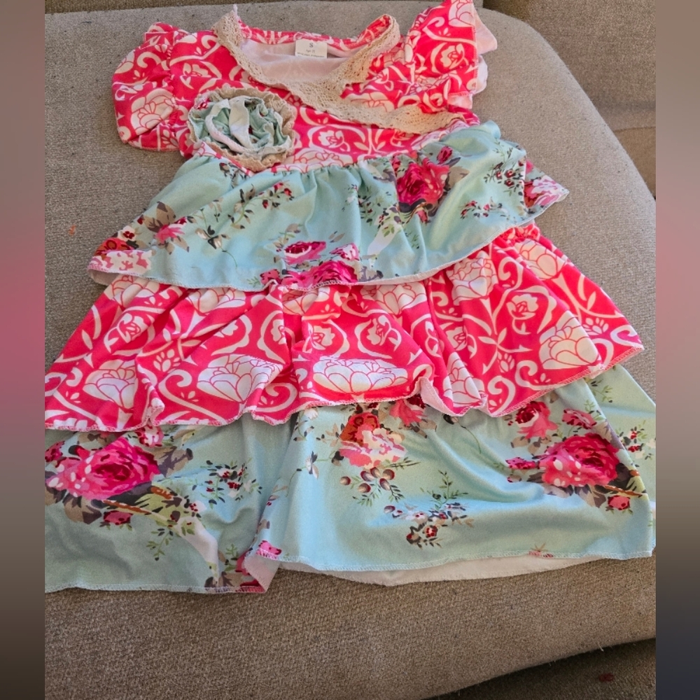 *Boutique size small 2T, ruffled layer dress. This dress is so unique and pretty